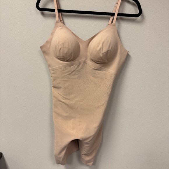 HoneyLove Low Back Bodysuits NEW size L in Sand and Runway Black 2 pack - Picture 9 of 16